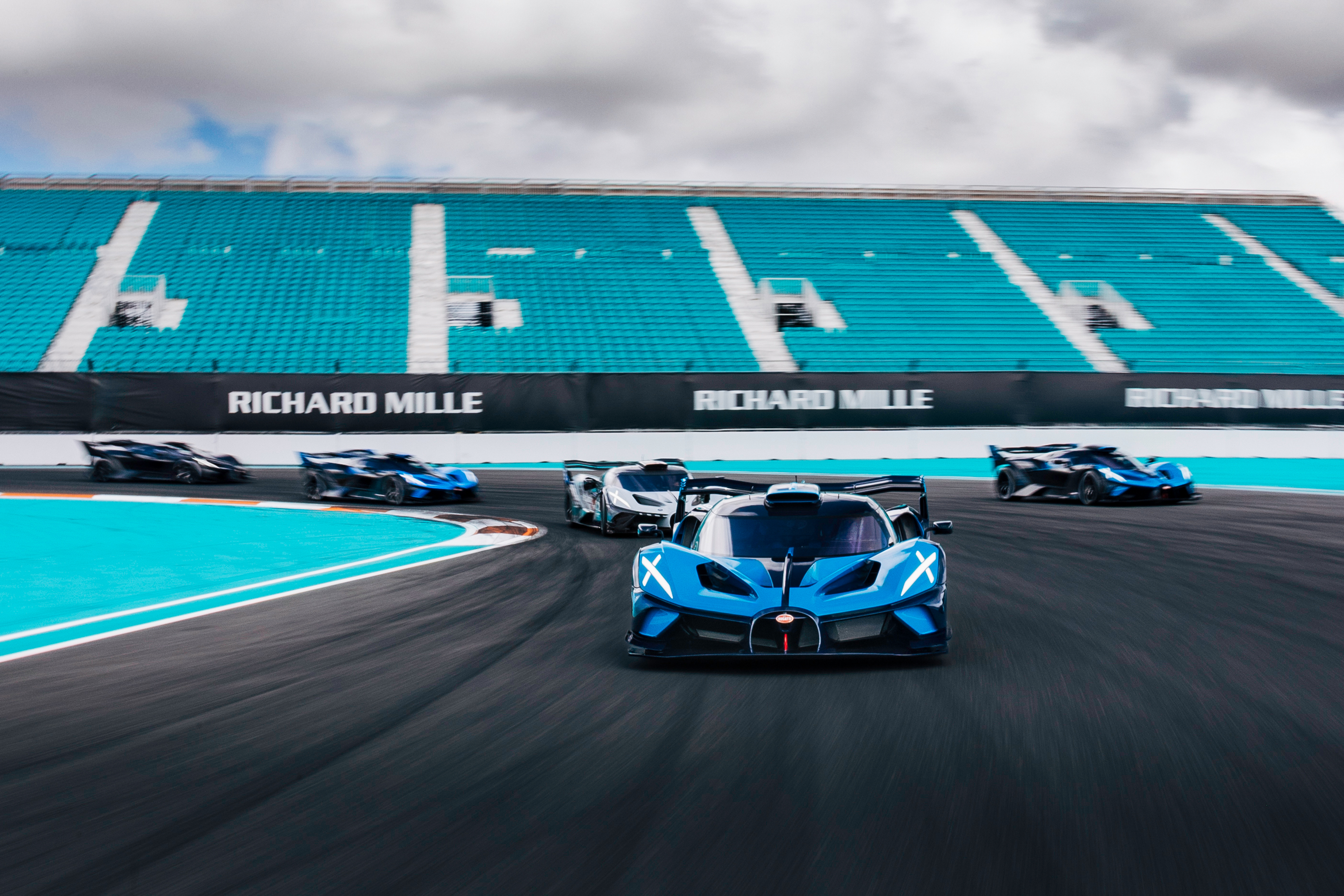 Each turn, straight and roar of the engine: the participants felt pure emotion while driving their Bolide. 